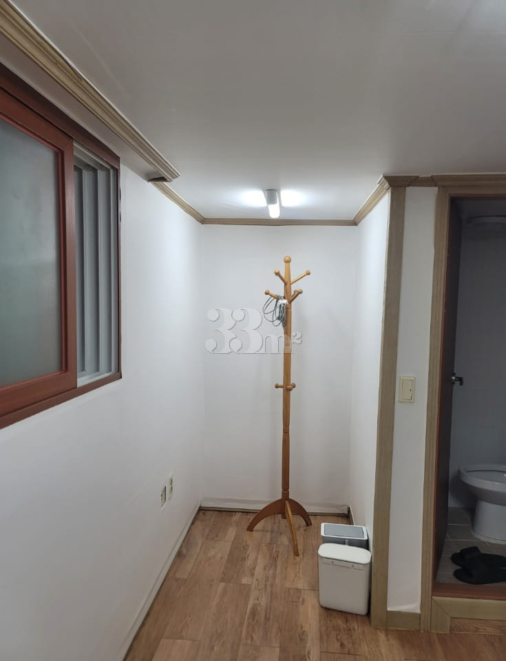 A quiet, spacious room 6th image
