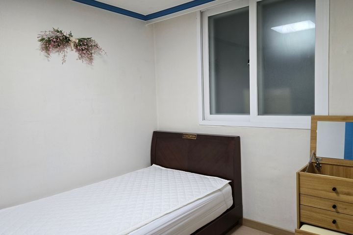 💙Great natural light, 3 bedrooms, fully furn 4th image