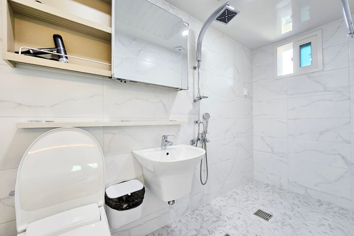 Fully furnished short-term rental 83 14th image