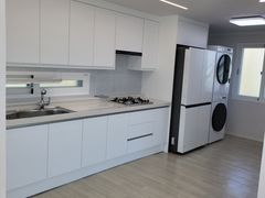 Hotel-style residence 8th image