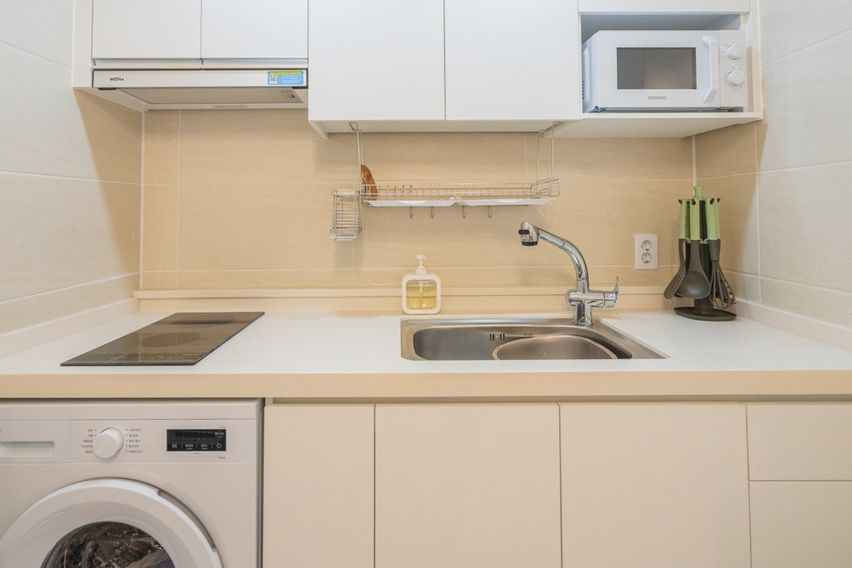 Dongdaemun, 2-minute walk, 3-room apartment w 10th image