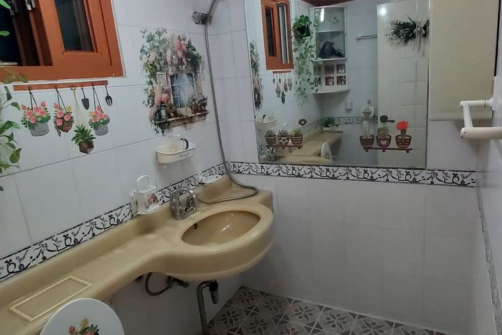 Our cozy and snug home 18th image