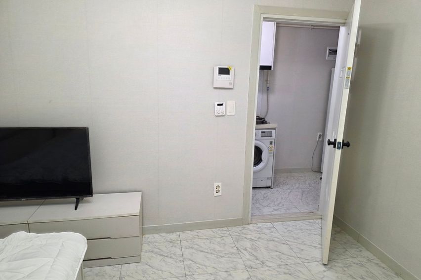 광장로 하얀집 102호