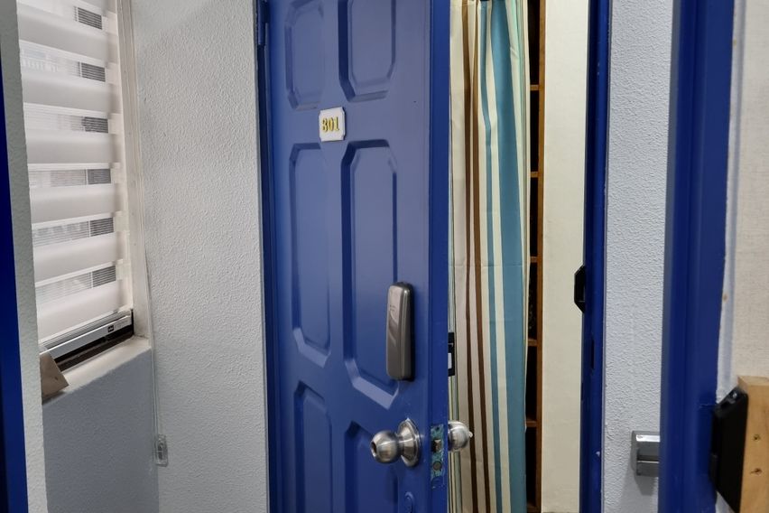 금돼지식당뒤 3룸301