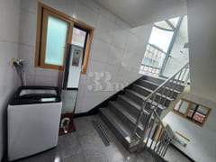 Room 503 7th image