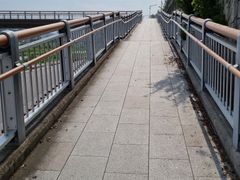 South-facing riverside studio with great valu 15th image