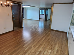 Spacious 3-bedroom, 2-bathroom unit near Yong 2th image