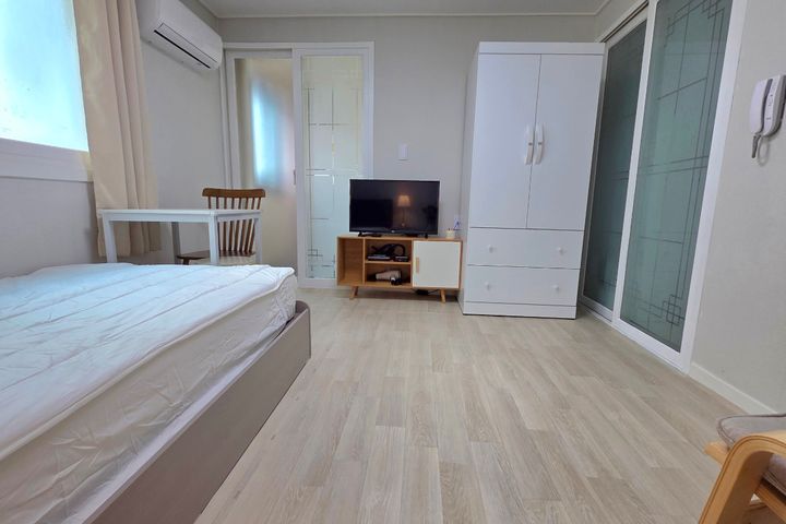2nd floor of a downtown area near Korea Unive 2th image