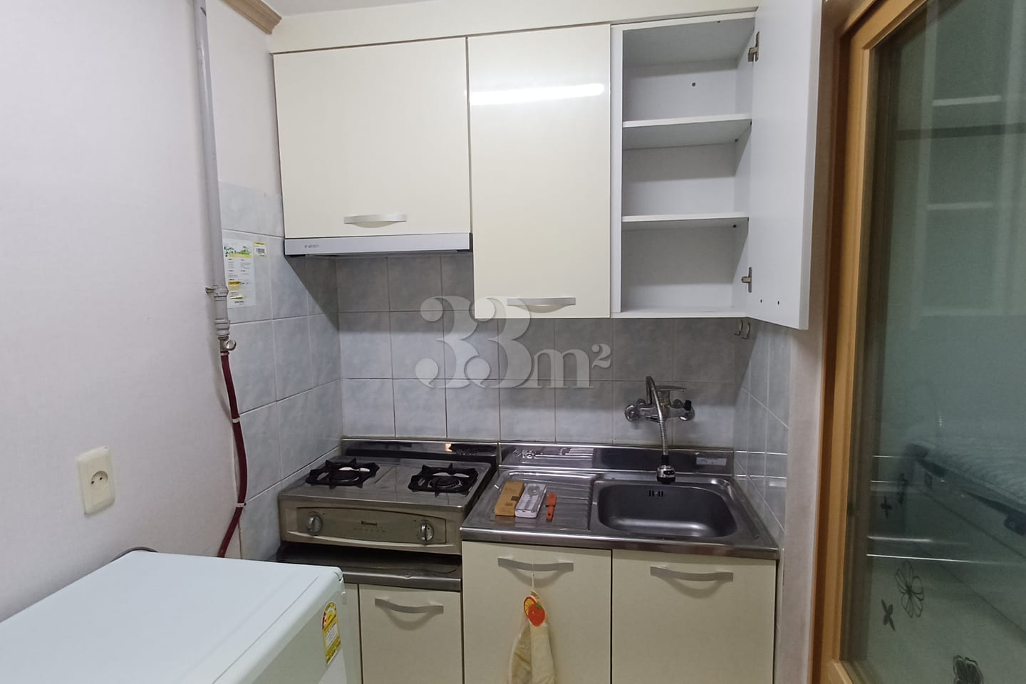 Fully furnished studio apartment 9th image
