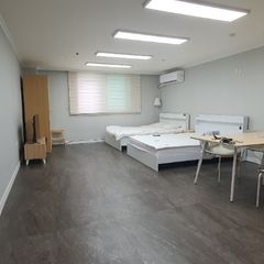 도심속 조용한 오피 방 이미지
