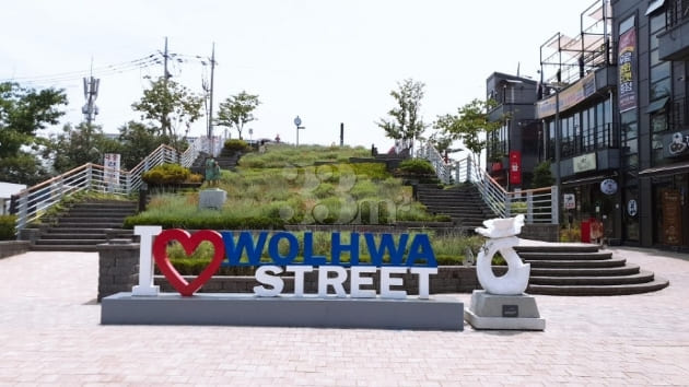 It's the heart of Gangneung's hottest spots. 18th image