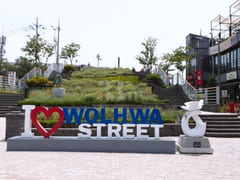 It's the heart of Gangneung's hottest spots. 18th image