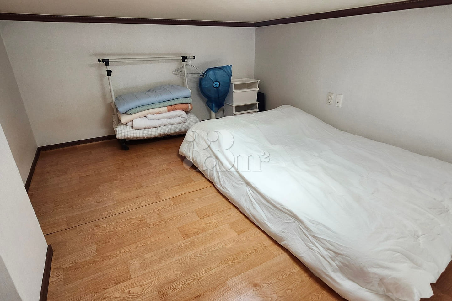 Spacious, bright, and quiet duplex 12th image