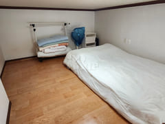 Spacious, bright, and quiet duplex 12th image
