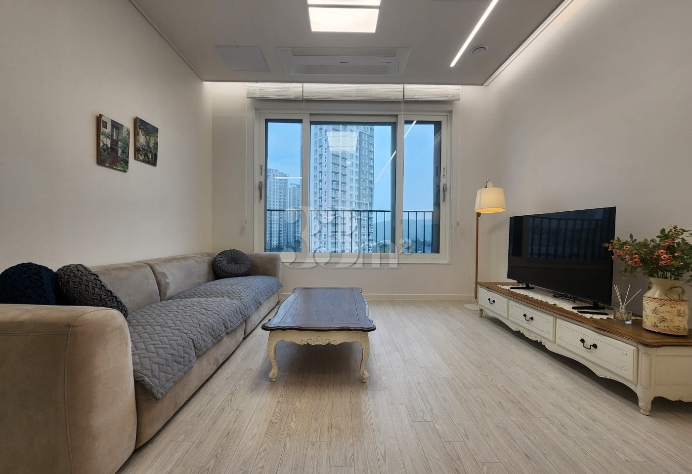 Brand-new, spacious two-room unit; parking av 0th image