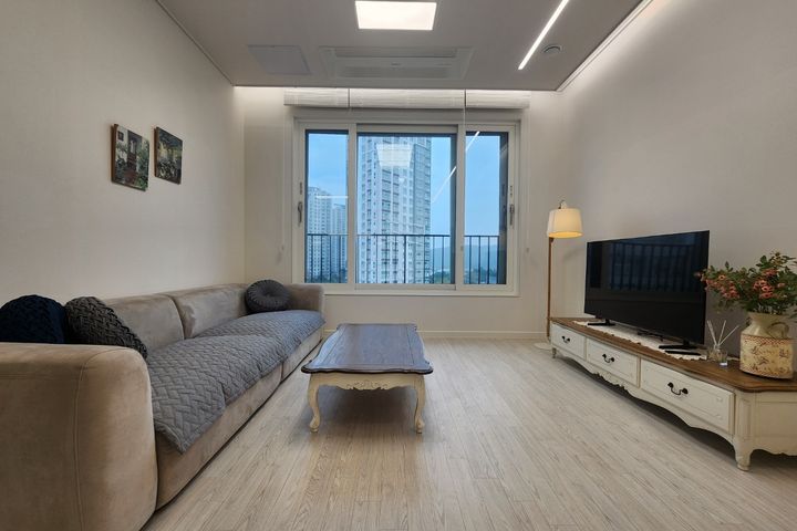 Brand-new, spacious two-room unit; parking av 0th image