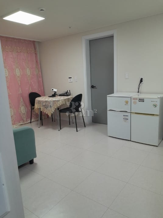 Comfortable 2-bedroom unit 2th image