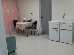 Comfortable 2-bedroom unit 2th image