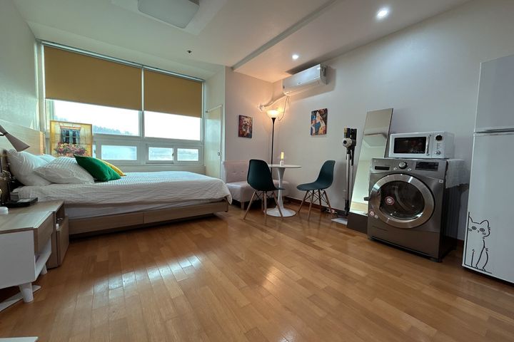 ✨Spacious room with city view, 2 mins from Si 4th image