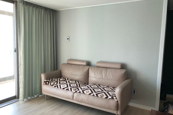 Fully furnished, stylish space just 5 minutes 10th image