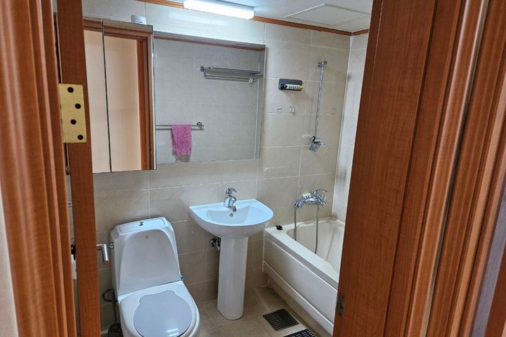 40-pyeong apartment with 4 large rooms 8th image