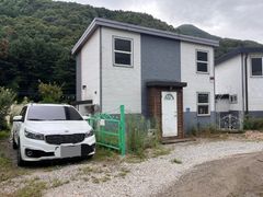 A stylish detached house in front of a valley 10th image