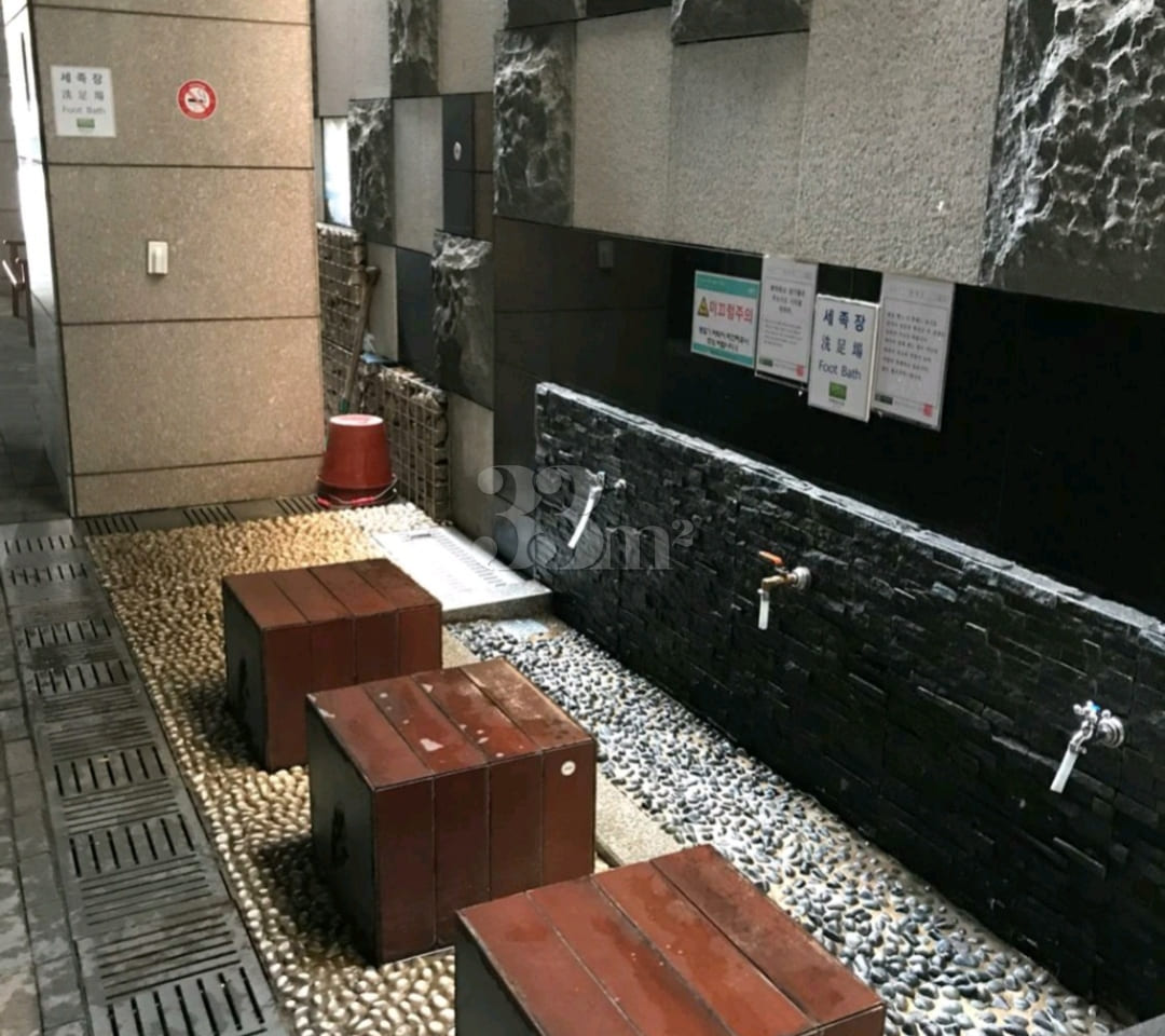 Two-room unit just a 1-minute walk from Haeun 17th image