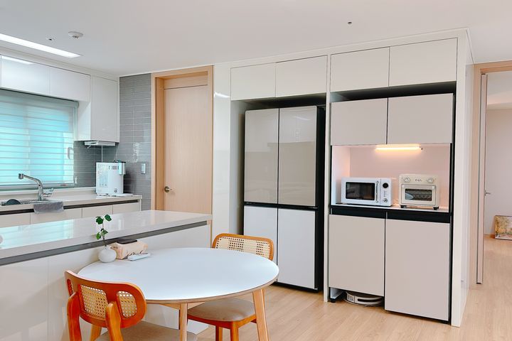Gyeyang New Three-Room Apartment with Full Op 5th image