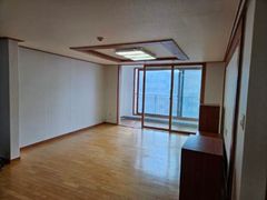40-pyeong apartment with 4 large rooms 5th image