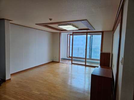 40-pyeong apartment with 4 large rooms 5th image