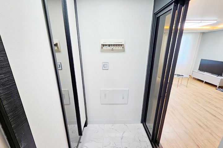 Fully furnished short-term rental 83 1th image