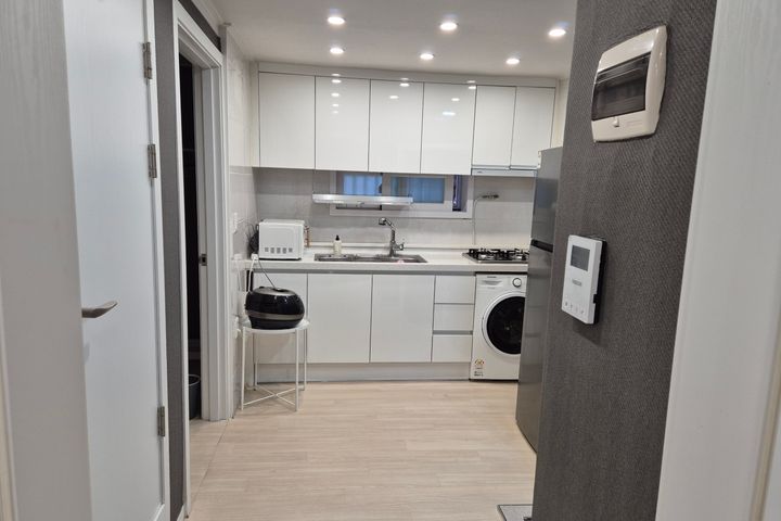 ๐ 2-Bedroom Unit near Gwangmyeong Sageori St 4th image