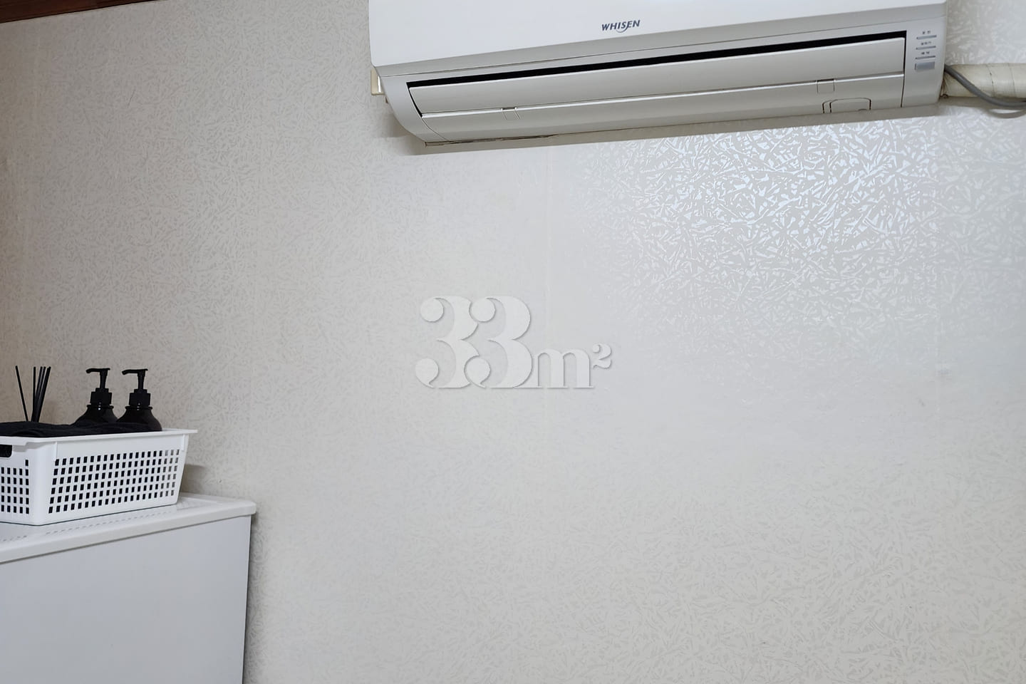 Room 402 4th image