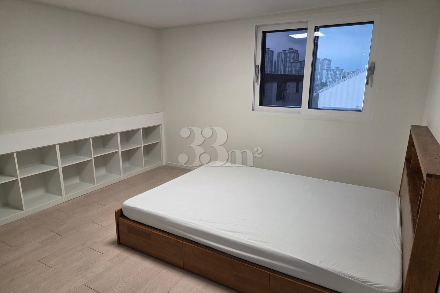 Spacious 2-bedroom unit + rooftop terrace 5th image