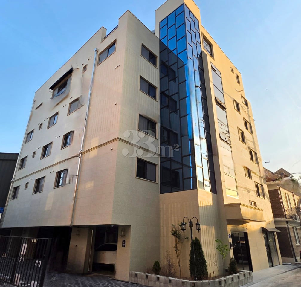 Brand-new, fully furnished, and hotel-like. 0th image
