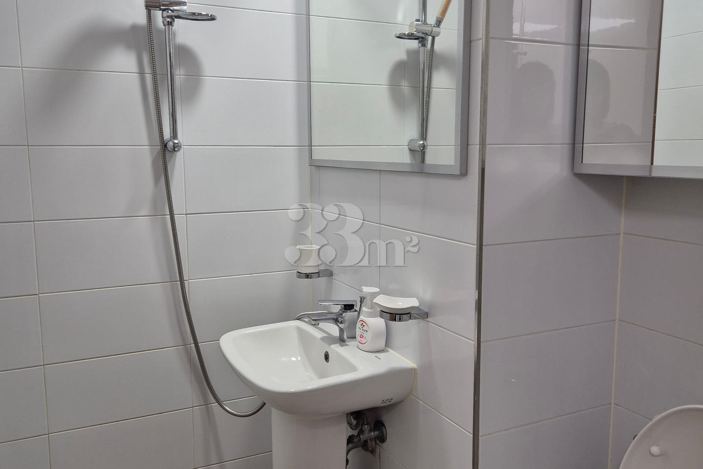 Clean, spacious room 3 minutes from Pyeongtae 7th image
