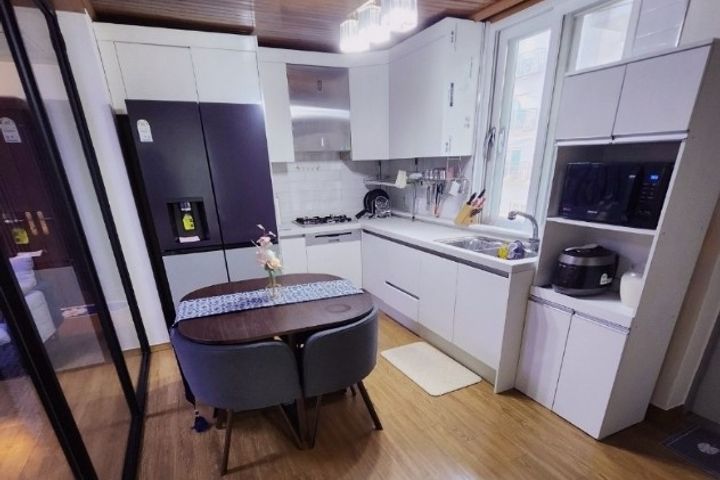 2nd floor, 3 bedrooms + 1 9th image