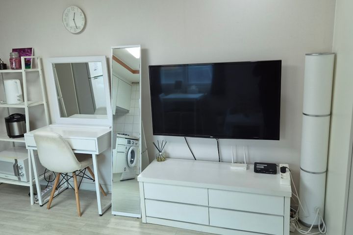 Unysis Room 4 3th image