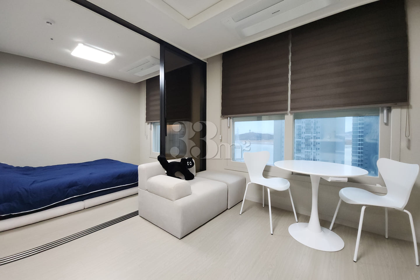 3-room unit with an ocean view 1th image