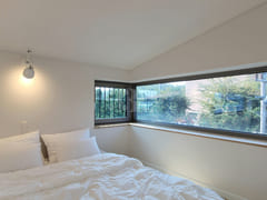 Top-floor unit overlooking the lake park [adj 16th image
