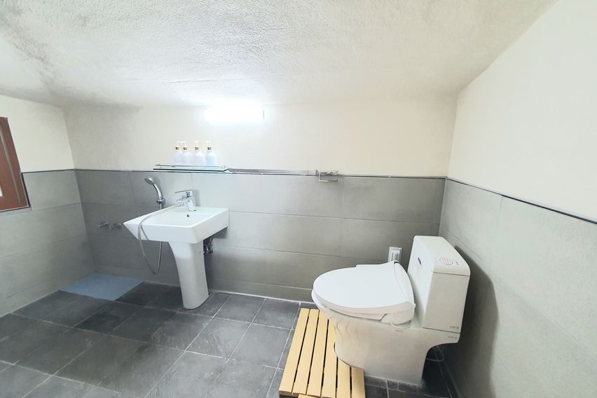 Grand House 13th image