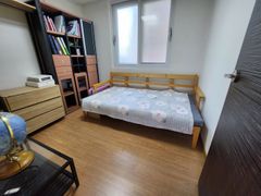 Two-room apartment with a private rooftop nea 8th image