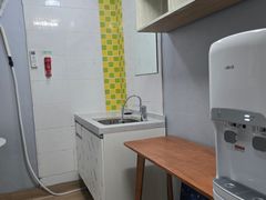 Fully furnished, women-only accommodation nea 14th image