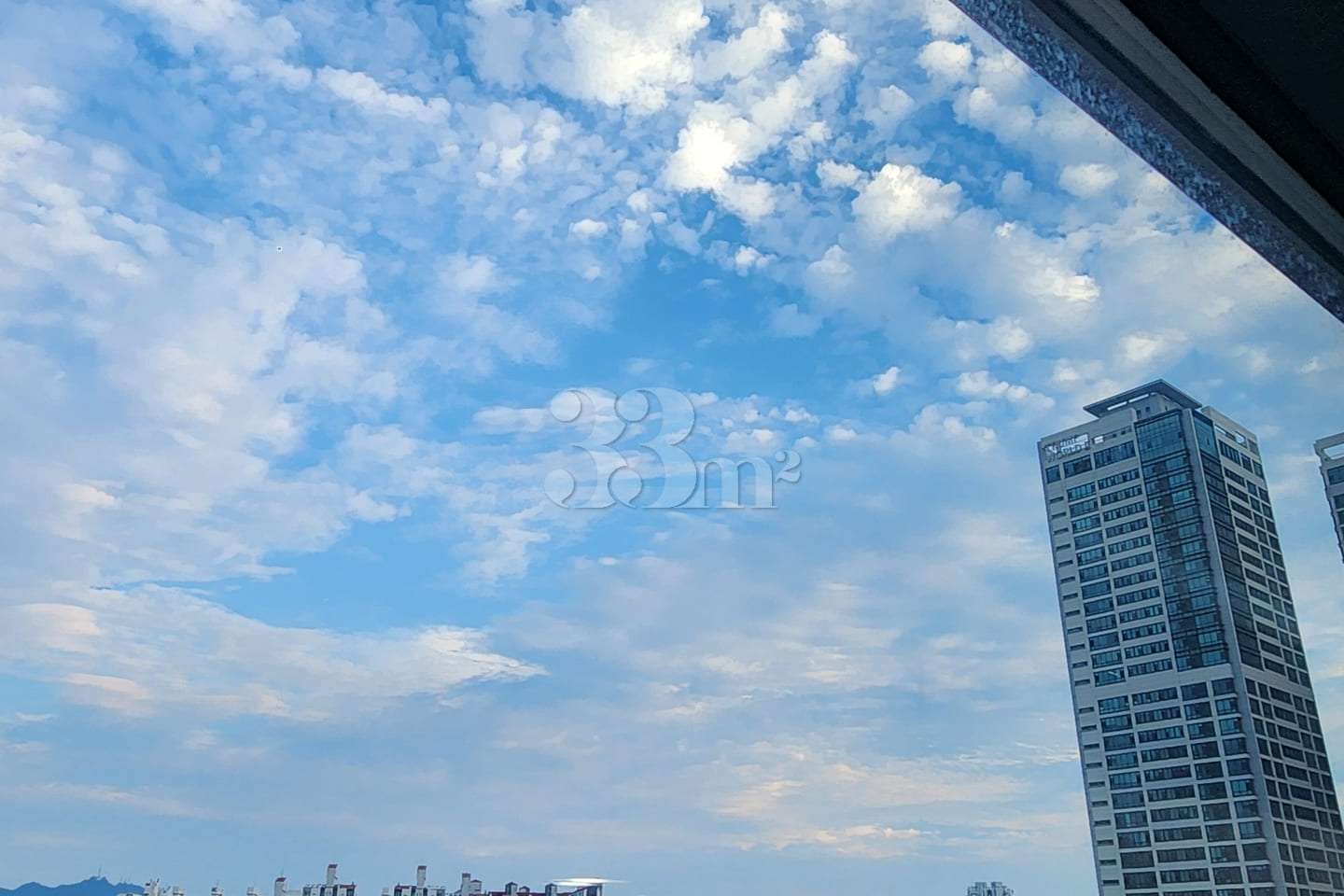 5 minutes to Yeouido ๐ 2 minutes to Saetgang 7th image