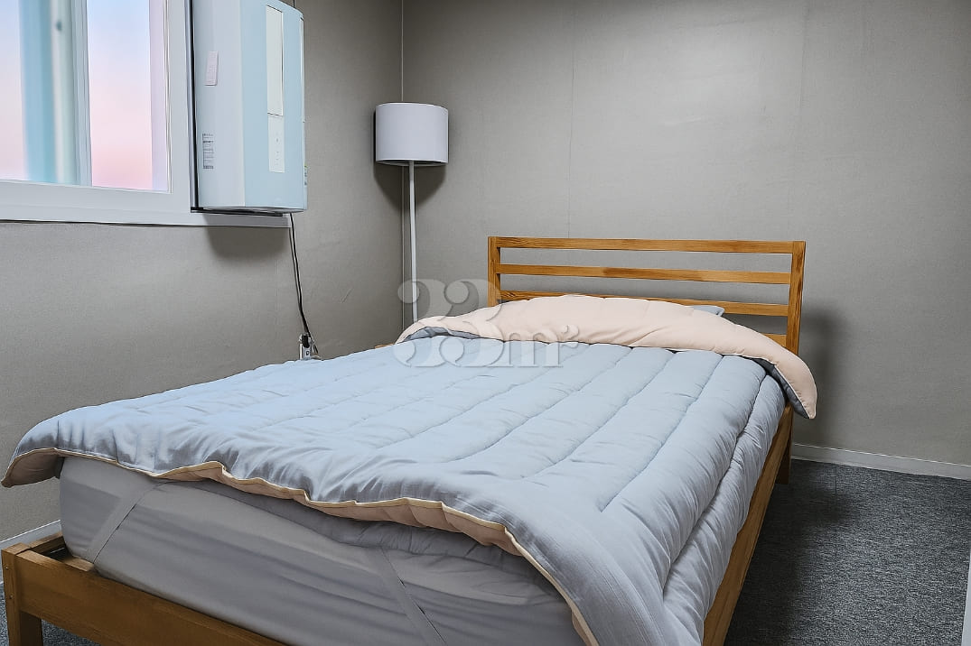 GrayHouse_3-Room 3th image
