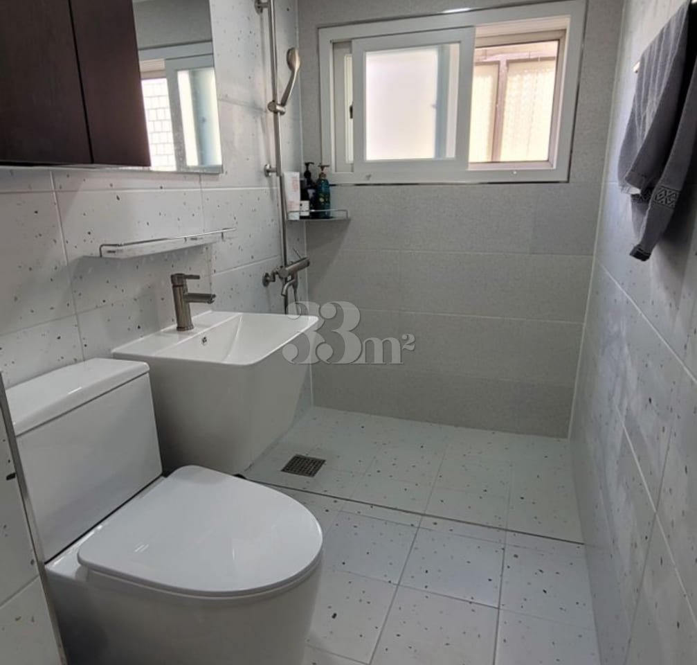 Two-room unit / Private rooftop / Pets allowe 9th image