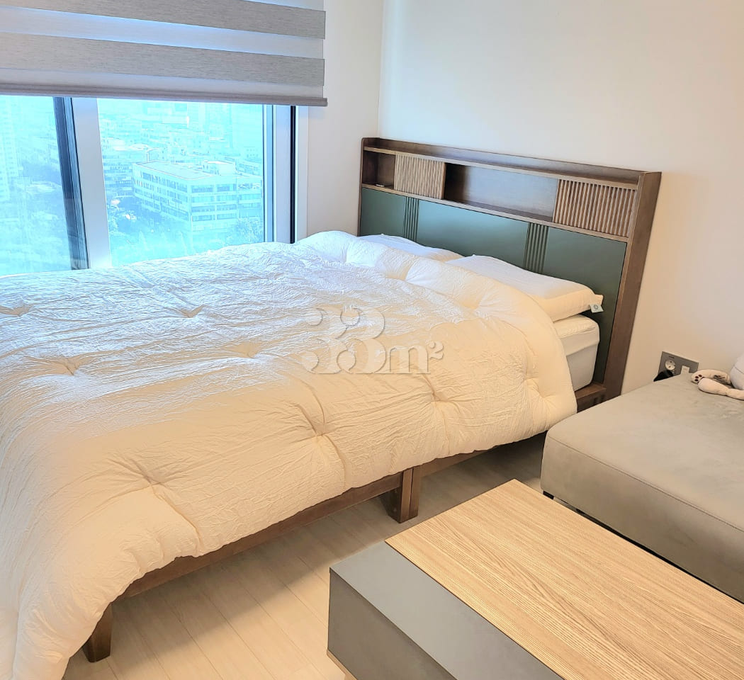 New studio apartment in a prime location righ 0th image