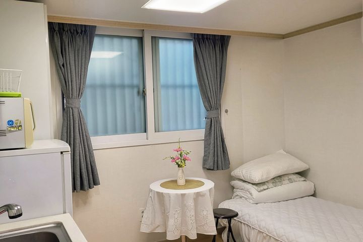 Fully furnished 1st-floor unit near Suyu Stat 6th image