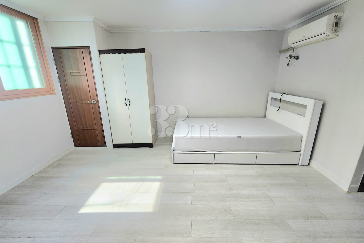 Spacious studio apartment near Busan City Hal 4th image