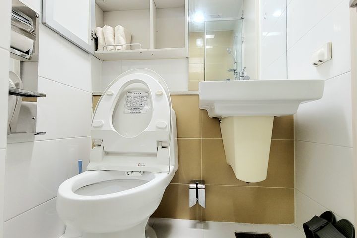 Hot spring with a full range of amenities and 12th image